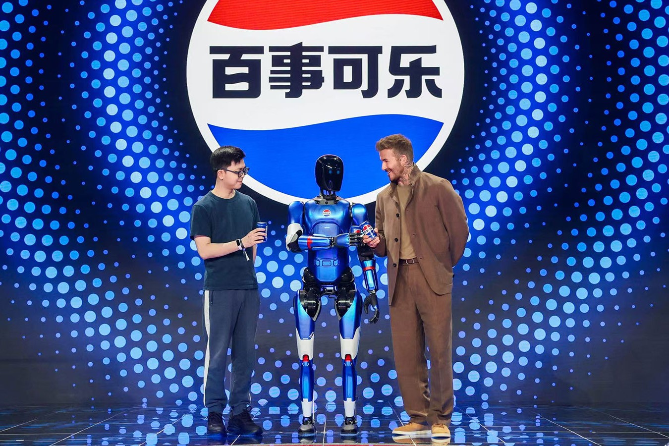 365英国上市机器人携手百事中国共创“百事蓝宝” 共燃渴望新章